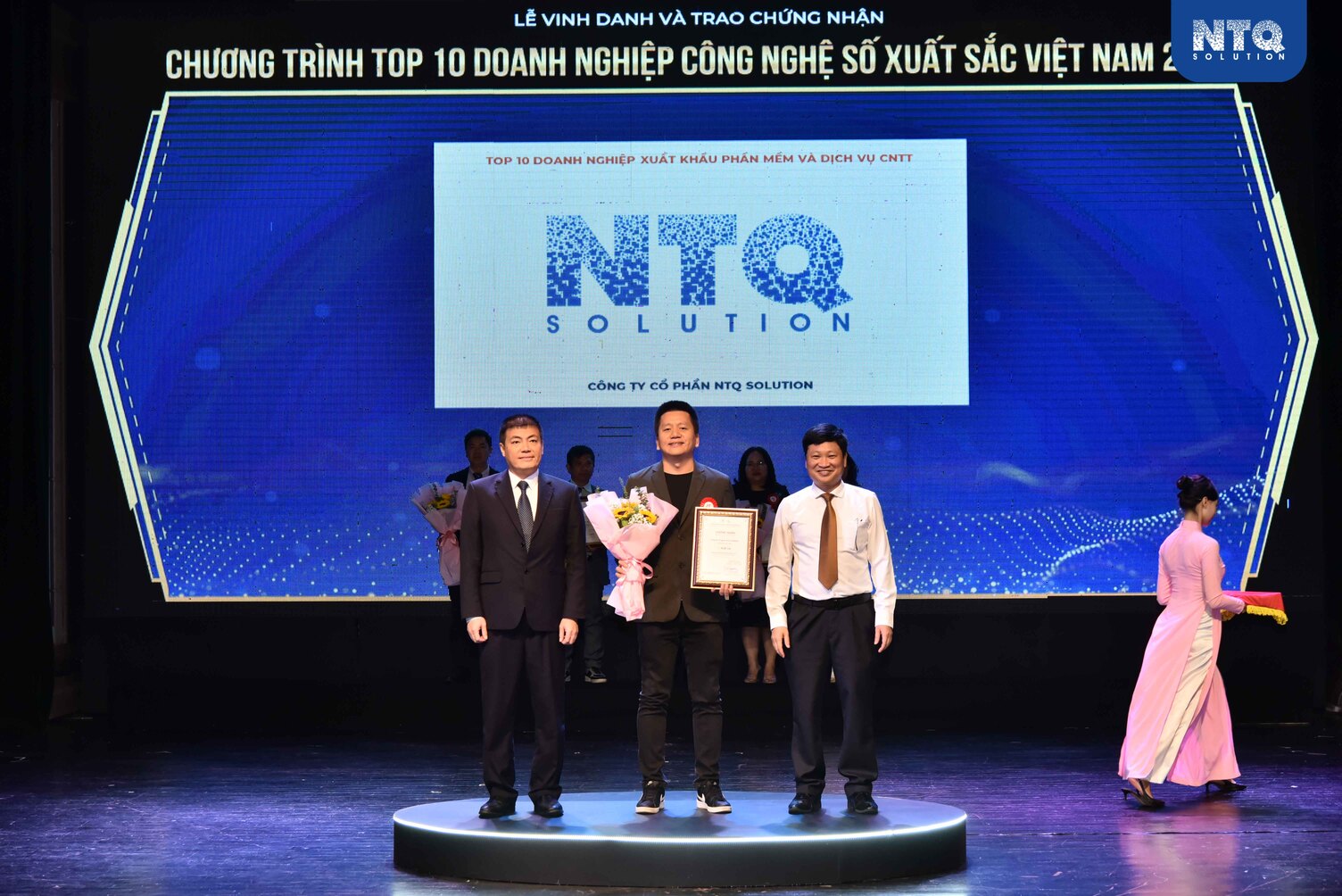 Mr. Tran Ho Phuong - Vice President of NTQ Solution - Received The IT Outsourcing Award