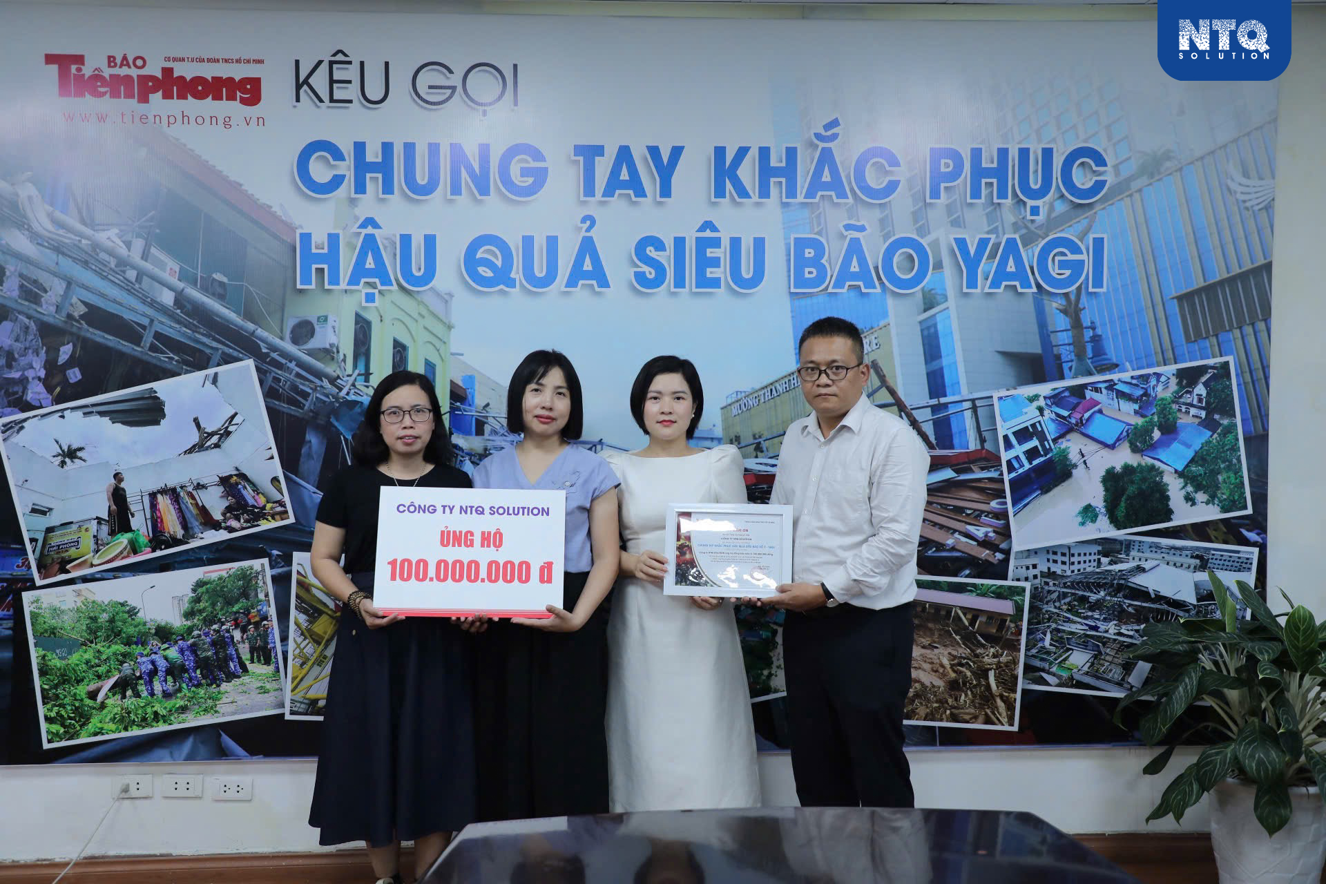 Mrs. Nguyen Huong Lan, CxO of NTQ Solution and Mrs. Nguyen Thi Bich Hue, CEO of Reco, handed over the 100 million VND fundraising to Tien Phong Newspaper