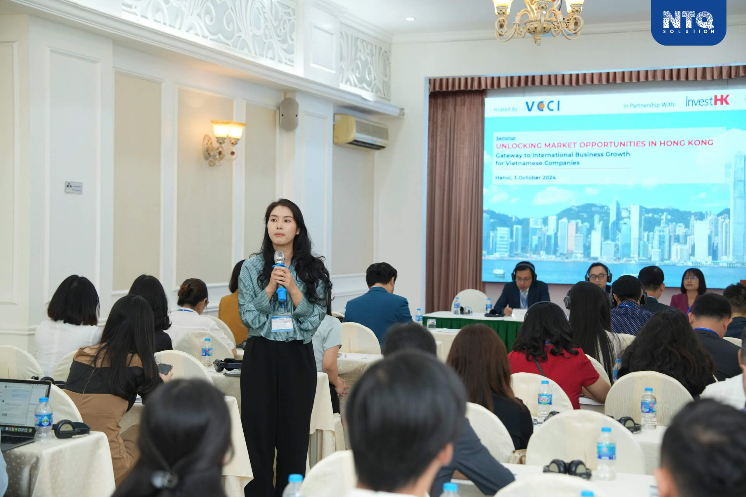 Ms. Nguyen Minh Trang, Brand Manager of NTQ Solution, provided insightful sharing at the seminar